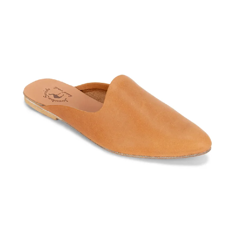 Versatile and adaptable women's shoes for every occasionNihi -  Pointed Toe Leather Mule | Honey