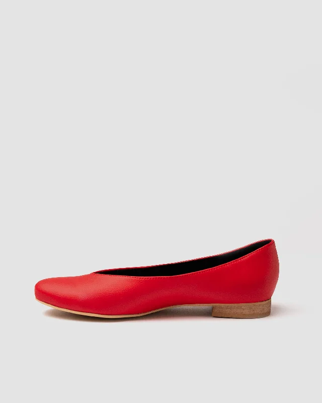 Elegant and sophisticated women's shoe stylesPumps Red vegan ballerinas made of vegan grape leather Vegea