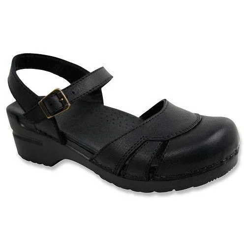 Comfortable yet fashionable women's shoesSanita Women's Kayla Clog