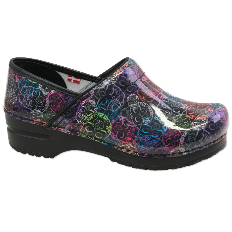 Flattering and stylish women's shoes for wide feetSanita Women's Loudon Closed-Back Clogs 474616