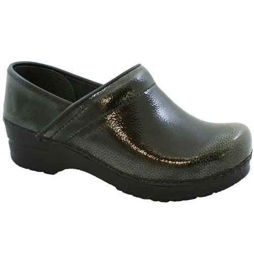 Effortlessly stylish women's shoe choicesSanita Women's Professional Kelly Closed Clog