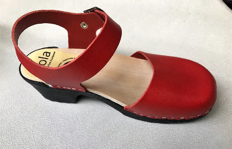 Warm and cozy women's shoes for winterSkola Women's Jane Clog