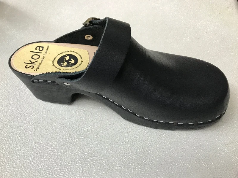 Timeless and elegant women's shoe classicsSkola Women's Lindy Clog