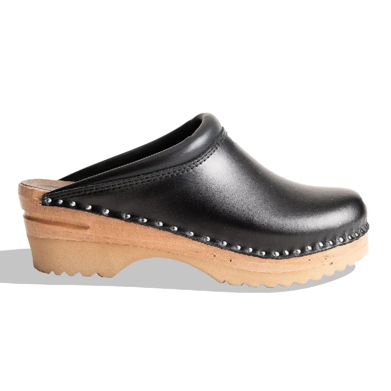 Durable and stylish women's shoes for active lifestylesTroentorp  Women's Rembrandt Black Leather
