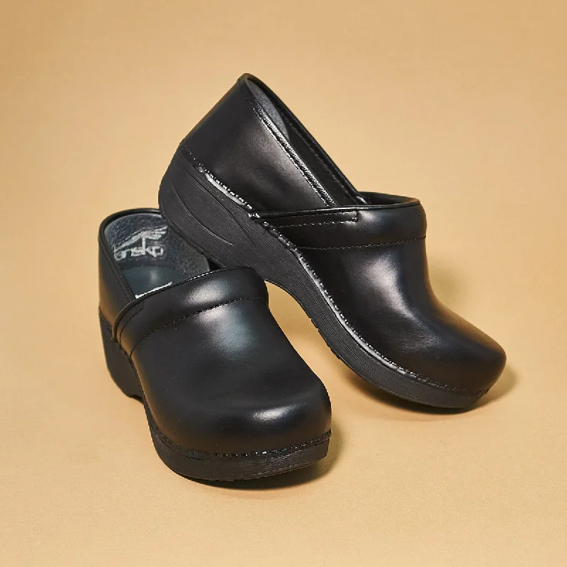 Comfy and cozy women's shoes for loungingDANSKO XP 2.0 BLACKWP PULLUP