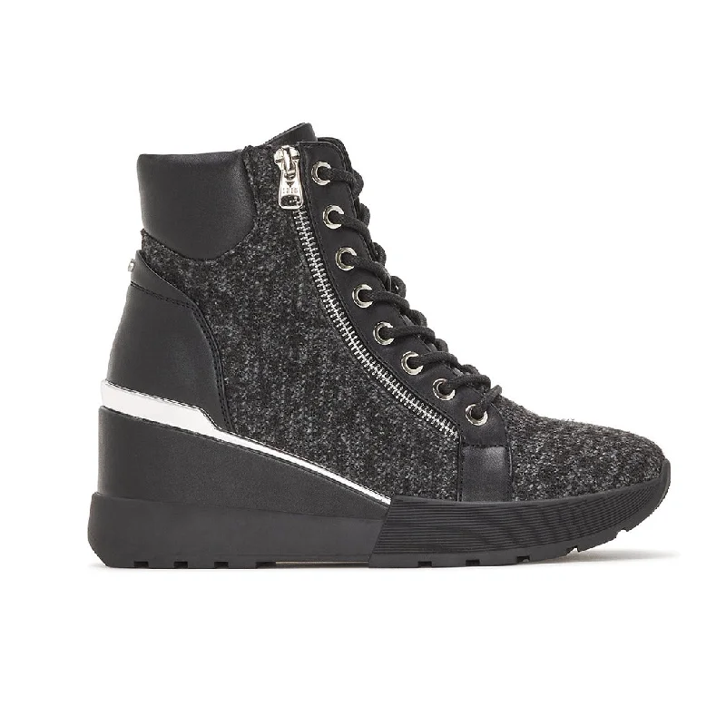 Chic and minimalist women's footwear trendsFabiana II