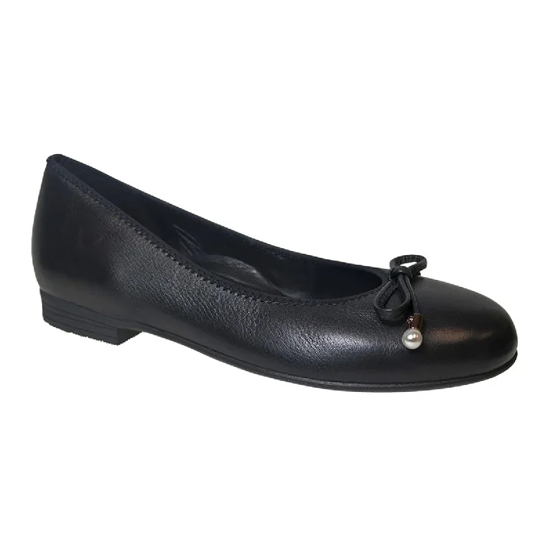 Timeless and elegant women's shoe classicsAra Women's Scout Black Leather