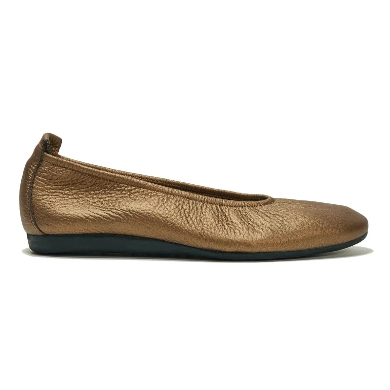 Flattering and stylish women's shoes for petite feetArche Women's Laius Bronze Leather