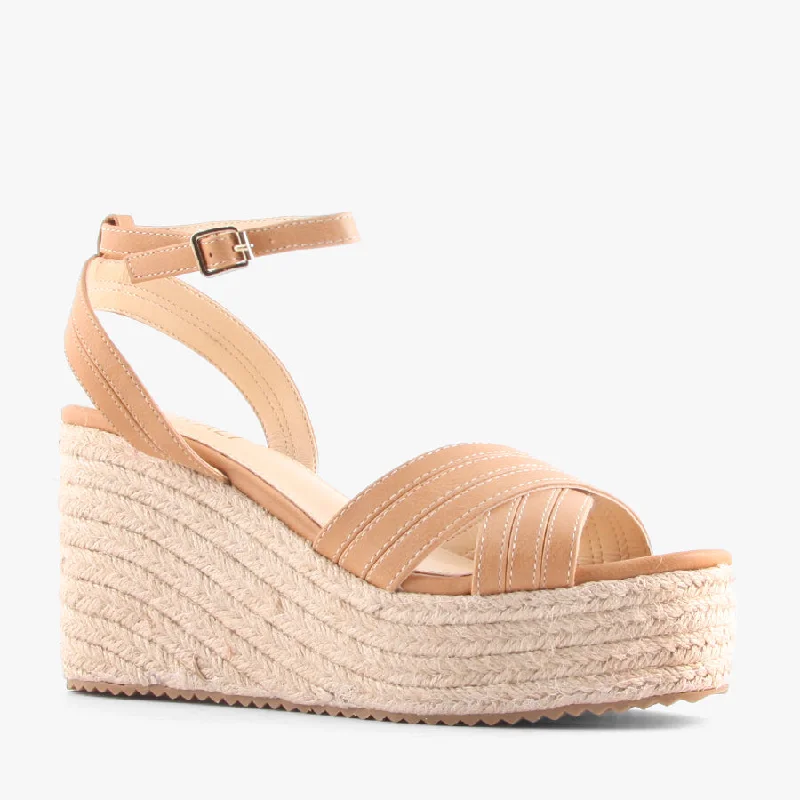 Practical and stylish women's shoes for travelCALLIE CARAMEL