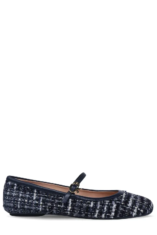 Chic and minimalist women's footwear trendsCarla Boucle Flats