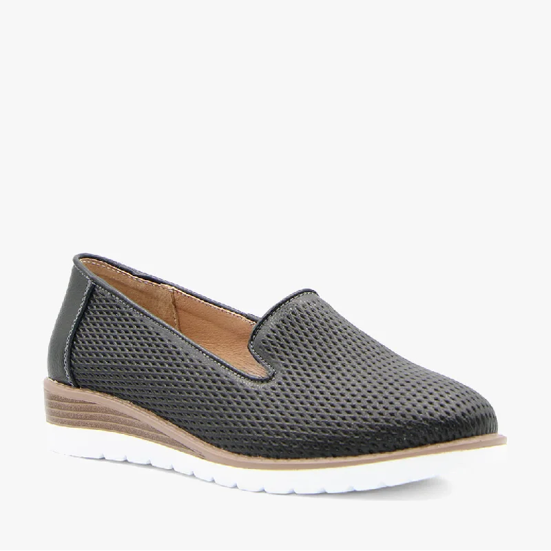 Versatile and stylish women's shoes for everyday chicCATHRYN BLACK