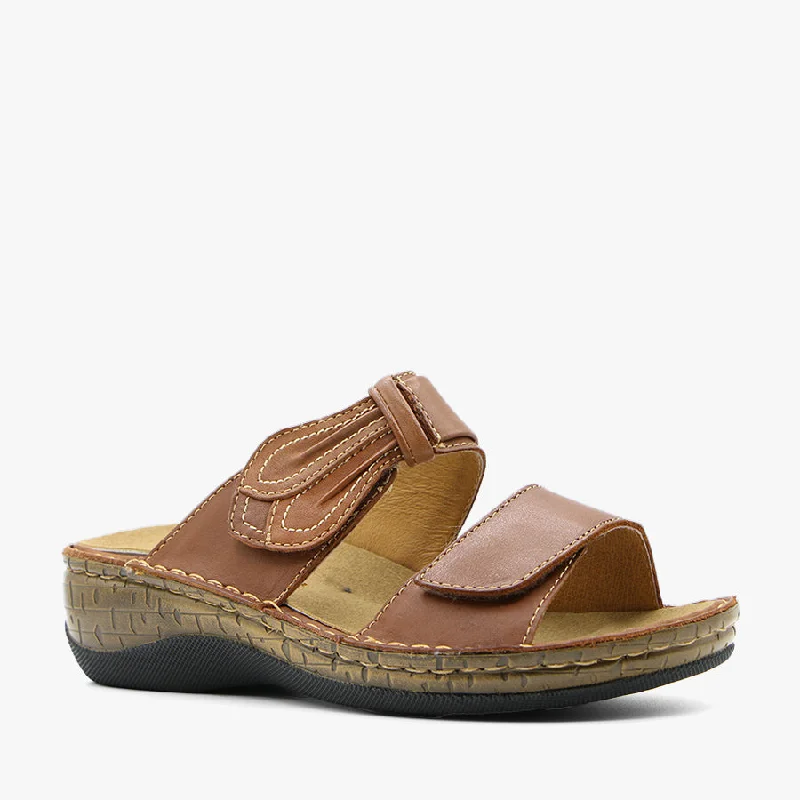 Stylish and practical women's shoes for rainy daysCORAL BARK