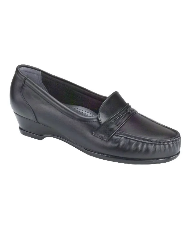Comfy and stylish women's shoes for lounging around the houseEversassy Women's Easier Slip On Loafer - Slim In Black
