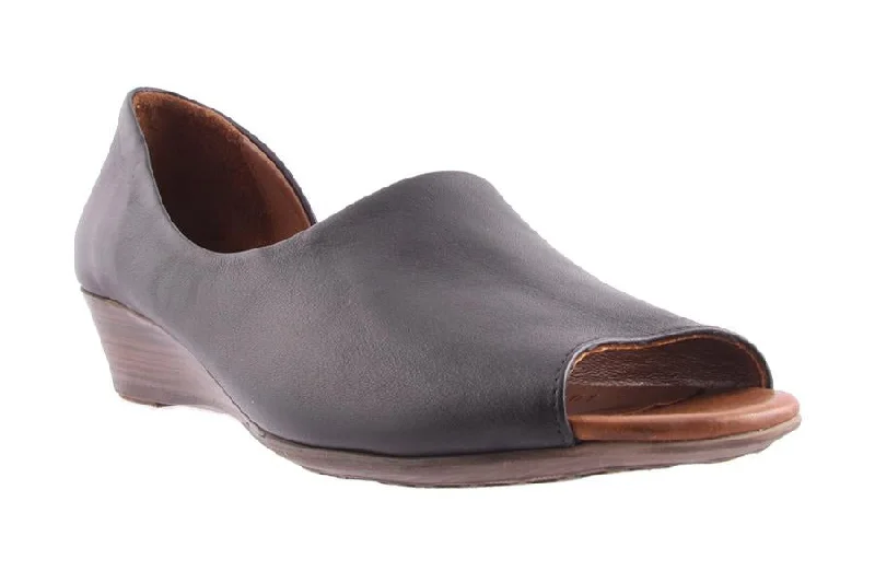 Colorful and vibrant women's shoe patternsFARRAH BLACK