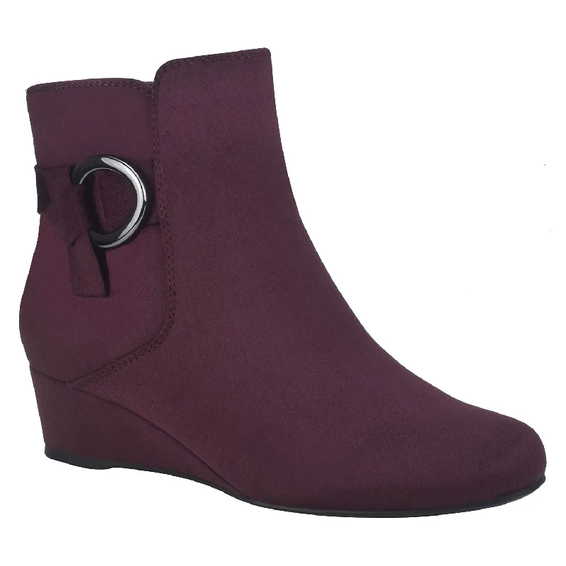 Versatile and stylish women's shoes for city walksGasha Wedge Bootie with Memory Foam