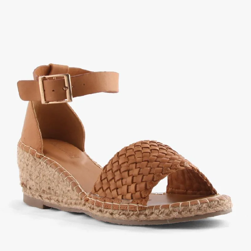 Flattering and stylish women's shoes for wide feetHABIT TAN