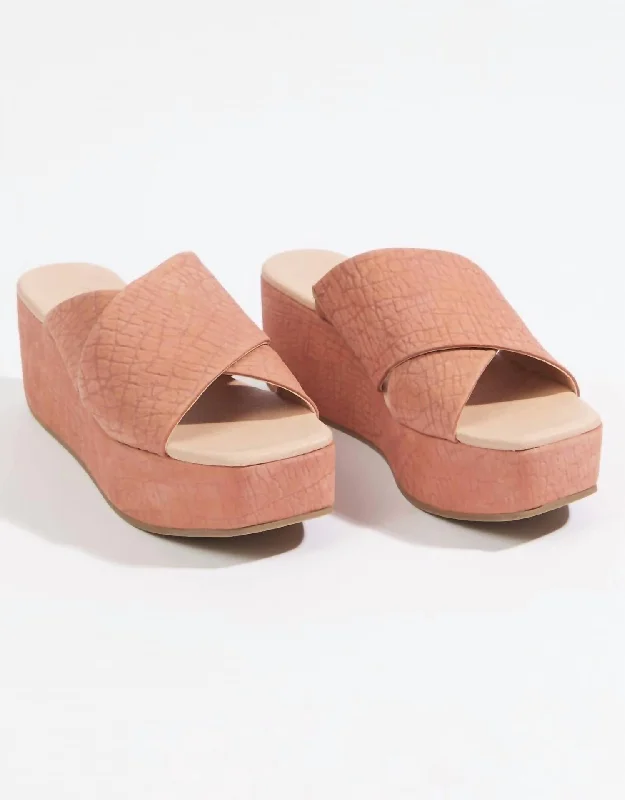 Elegant and sophisticated women's shoes for red carpet eventsHolden Wedge In Rose Leather