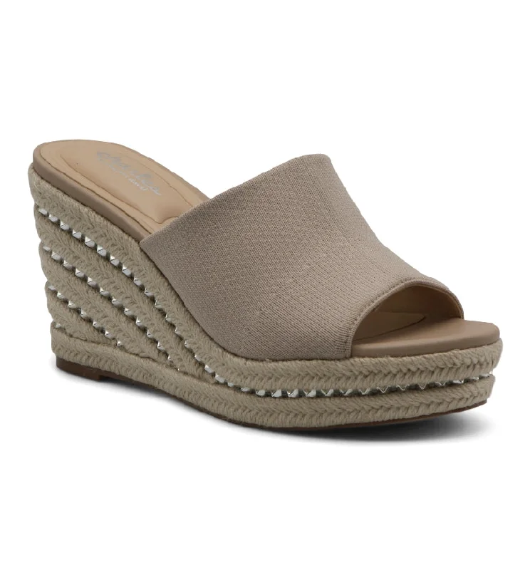 Practical and stylish women's shoes for travelJEREMY WEDGE