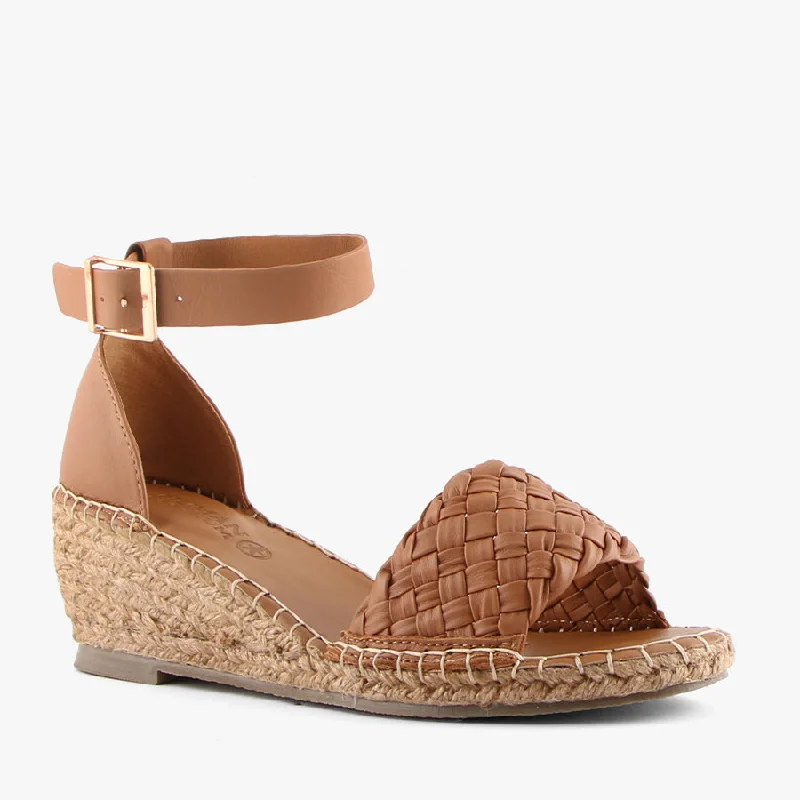 Vibrant and colorful women's shoe collectionsJUNCTION TAN