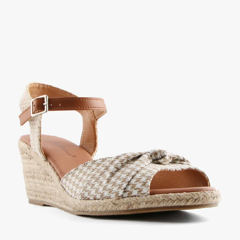 Versatile and adaptable women's shoes for every occasionLOU TAN MULTI