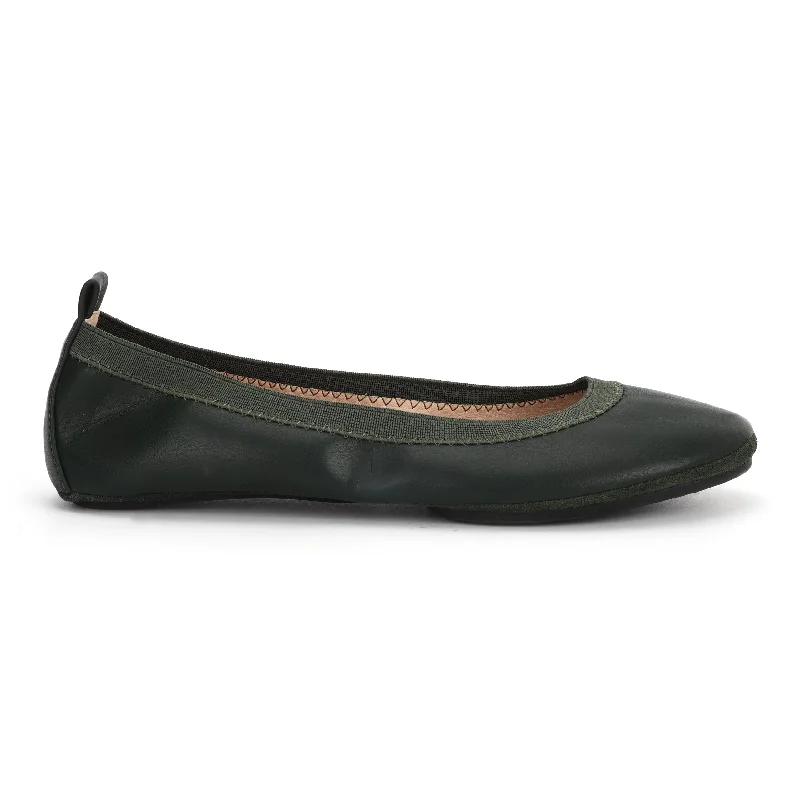 Comfortable yet fashionable women's shoesNina Foldable Ballet Flat in Hunter Green Peta-Approved Vegan Leather