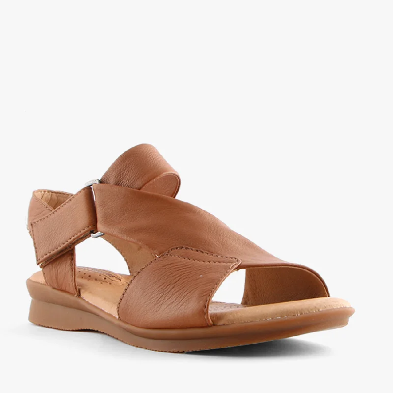 Chic and minimalist women's footwear trendsNIZKI TAN