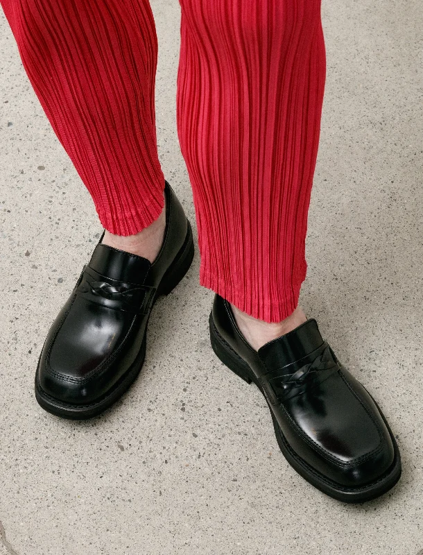Bold and colorful women's shoes for making a statementNakano Shoe Glazed Black Leather