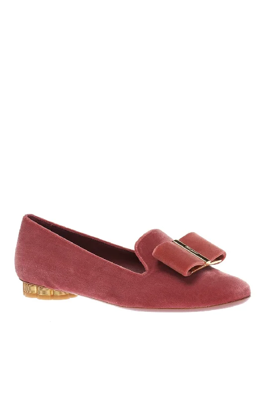 Feminine and dainty women's shoe designsSALVATORE FERRAGAMO Sarno Women's 680210 Pink Flats