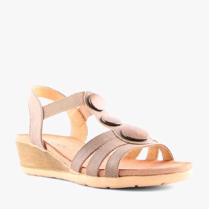 Classic and timeless women's footwear choicesSAURA TAUPE