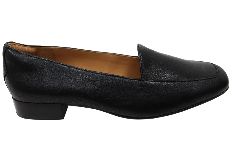 Versatile and stylish women's shoes for everyday chicSofft Eldyn Womens Leather Loafers Shoes With Comfortable Footbed