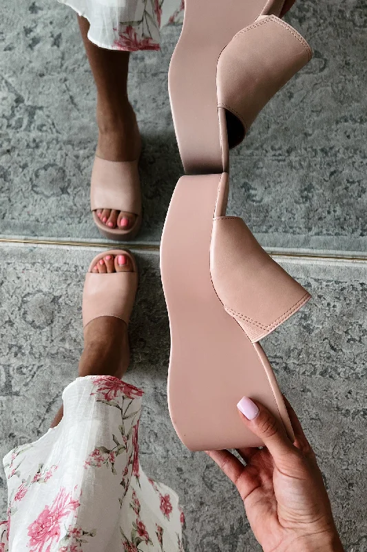 Classic and timeless women's footwear choicesStep Aside Platform Wedge Sandal (Blush)