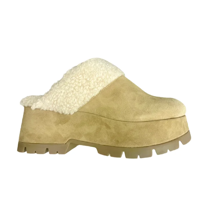 Versatile and chic women's shoes for everyday eleganceSteve Madden Juney Clog