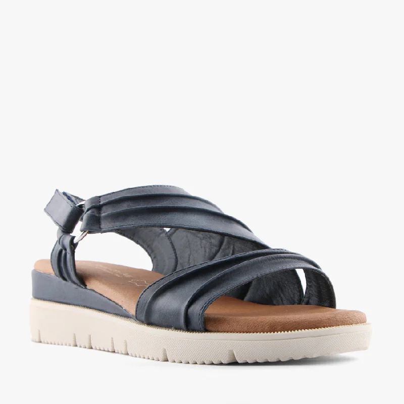 Stylish and comfortable women's shoes for long flightsTRACKS NAVY