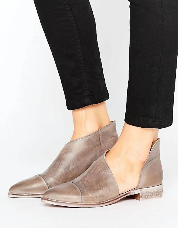 Stylish and elegant women's shoes for weddingsWomen's Royale Flat In Grey