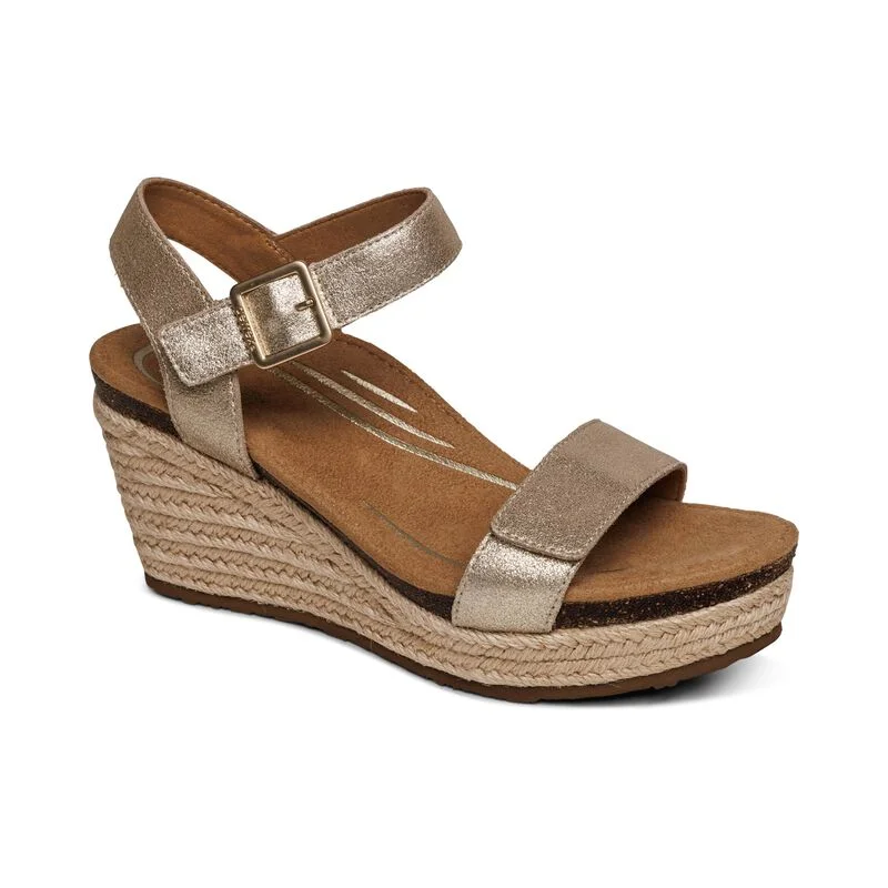 Versatile and chic women's shoes for everyday eleganceAETREX SYDNEY CHAMPAGNE
