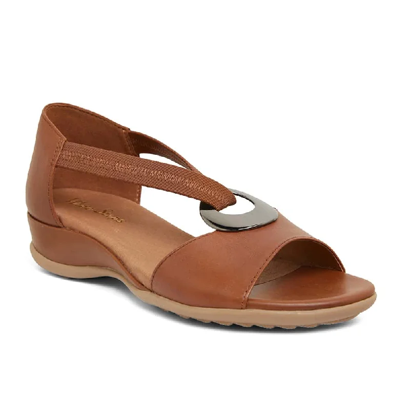 Durable and reliable women's shoesCaroline Sandal in Mid Brown Leather