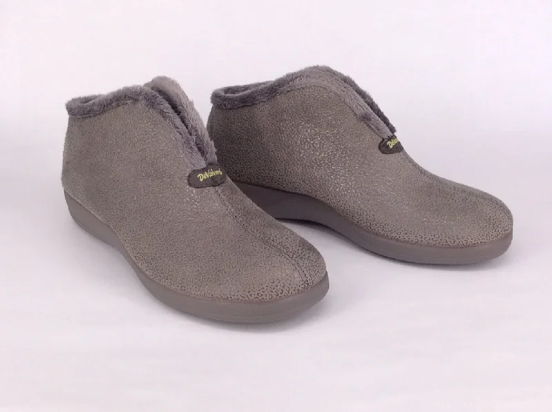 Durable and stylish women's shoes for active lifestylesDeValverde Felicia