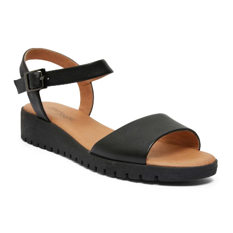 Stylish and comfortable women's shoes for long days at workGeorgie Sandal in Black Leather