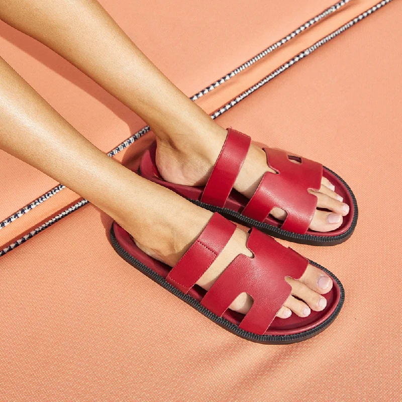 Stylish and practical women's shoes for rainy daysGuru Slide in Red Smooth