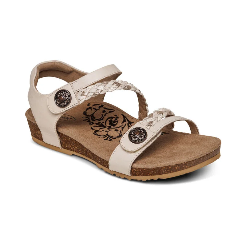 Versatile and stylish women's shoes for everyday chicAETREX JILLIAN IVORY