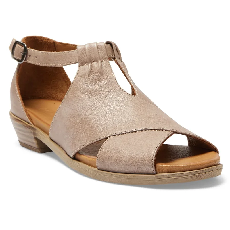 Chic and stylish women's shoes for fashion-conscious womenLaguna Sandal in Taupe Leather