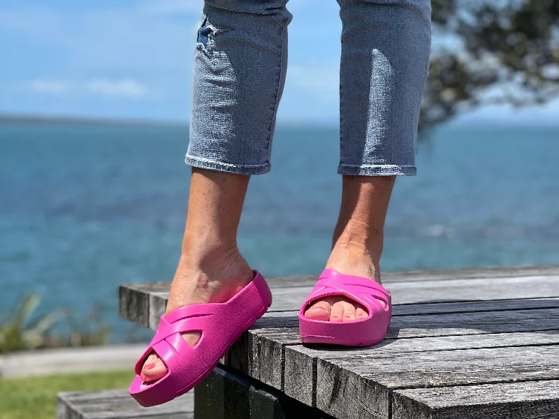 Flattering and figure-hugging women's footwearLemon Jelly Moony available in 2 colours.