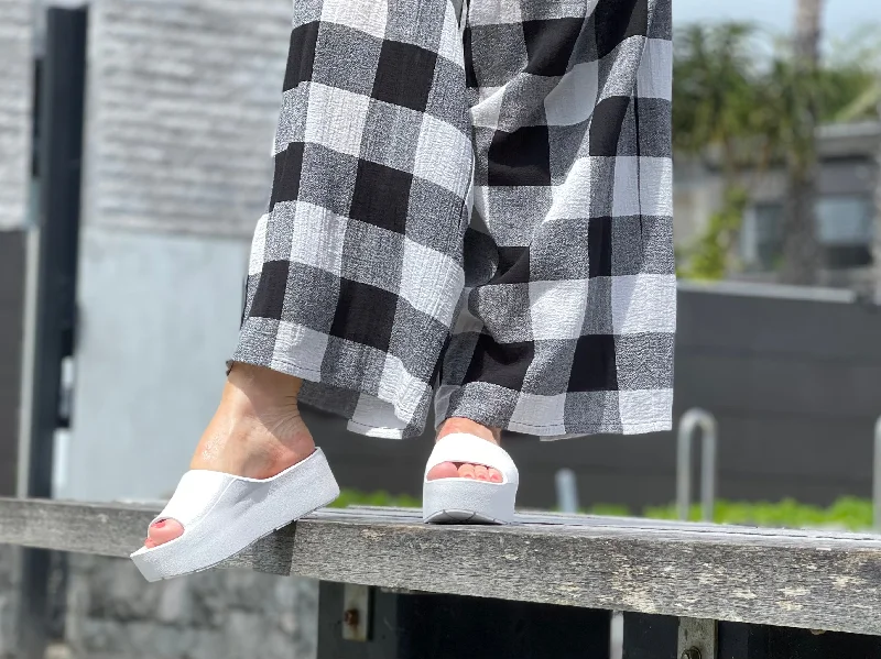 Chic and versatile women's footwearLemon Jelly Sunny available in 3 colours.