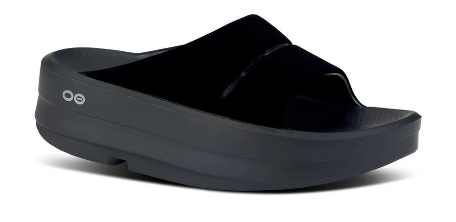 Colorful and vibrant women's shoe patternsOOFOS OOMEGA OOAHH POSH