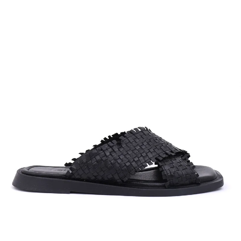 Sleek and modern women's footwear optionsRAYAN Black
