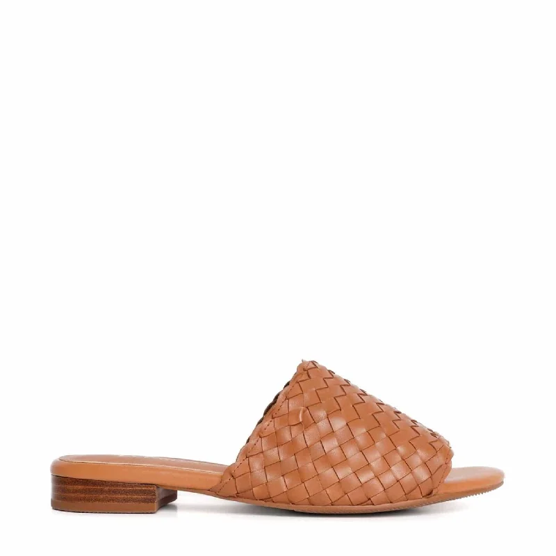 Timeless and elegant women's shoe classicsROBYN Tan