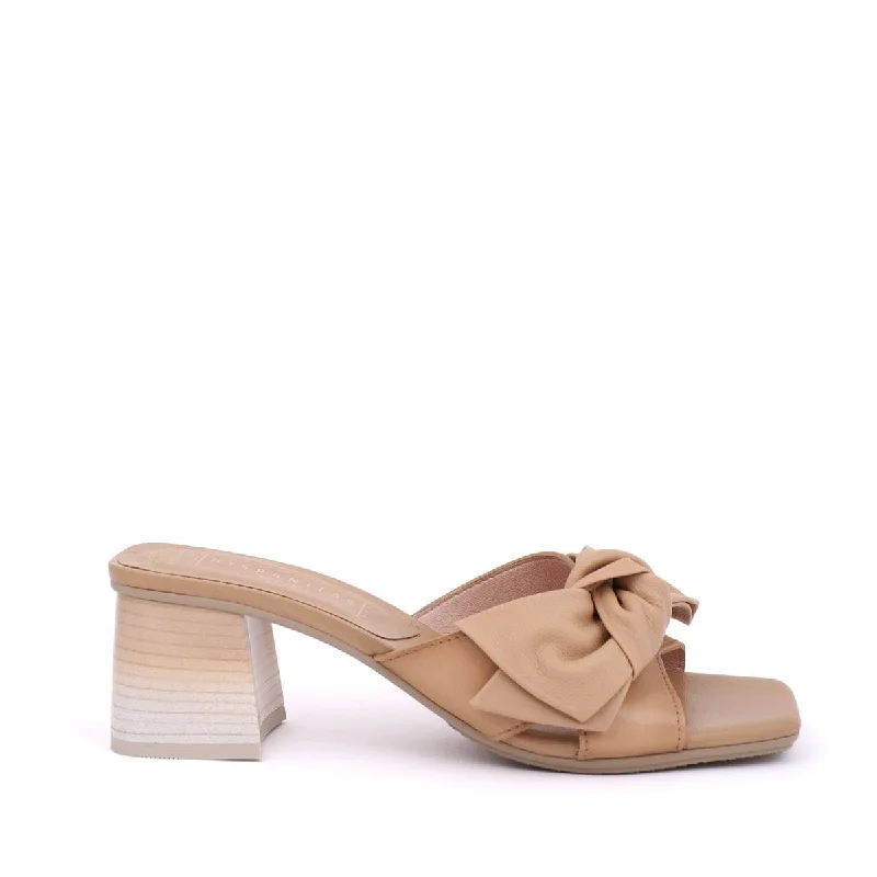 Comfy and stylish women's shoes for flat feetSAVINA Camel