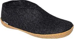 Stylish and comfortable women's shoes for long flightsShoe Charcoal (Rubber)