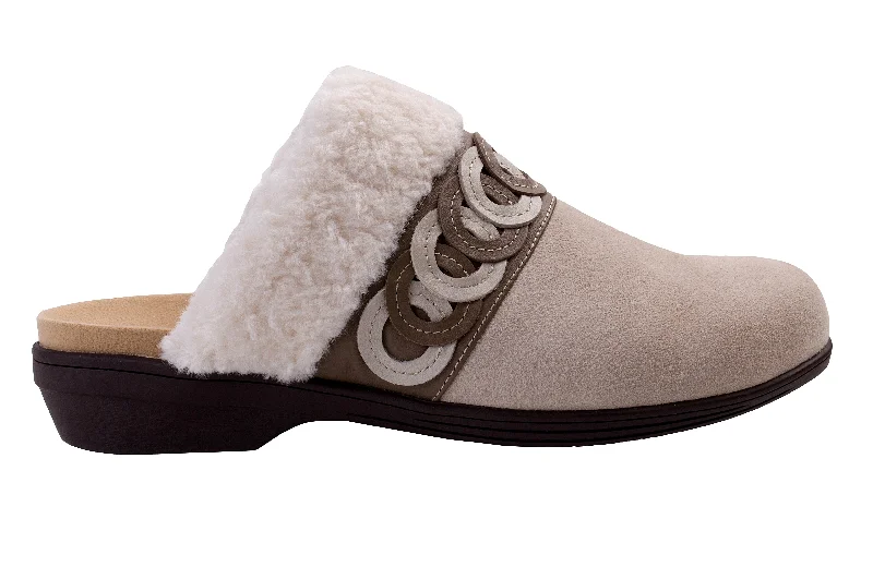 Versatile and adaptable women's shoes for every occasionOjai Cozy Clog