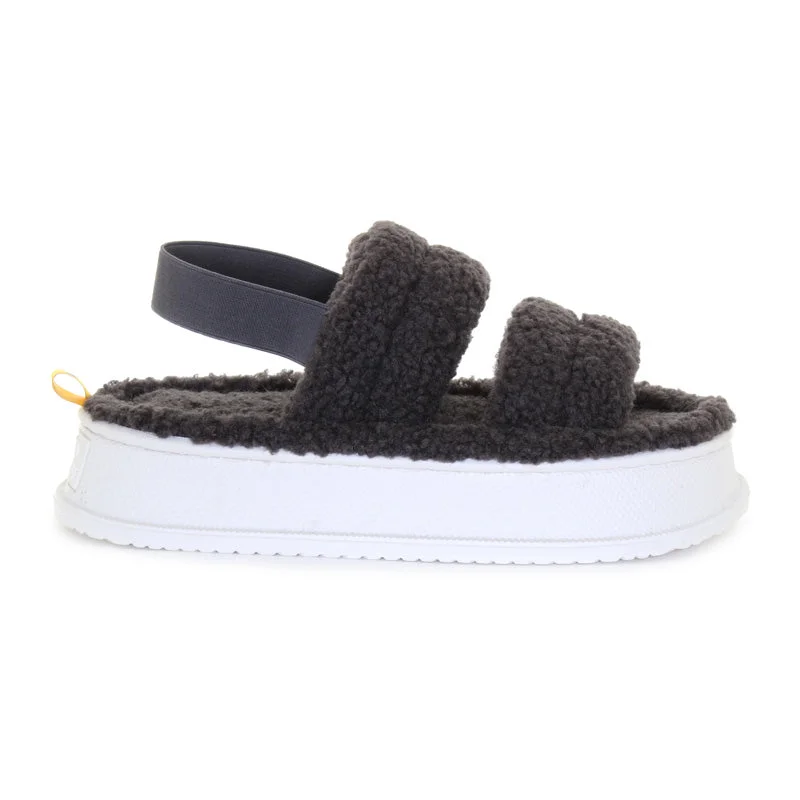 Bold and striking women's shoe fashionsWomens Chillax